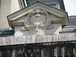  fronton de fenêtre d'immeuble, 17 bd Raspail